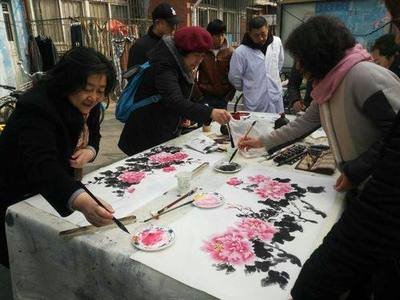 首都艺术家进社区 以艺传情弘雷锋，志愿服务暖人心