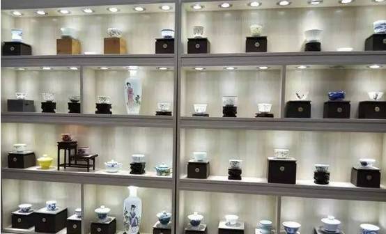 景德镇陶瓷艺术交流展在汉博文化产业园国际艺术港隆重开幕